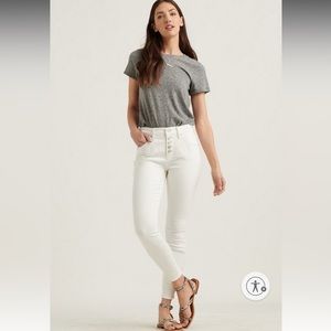 Mid Rise Ava Skinny Jean in 00